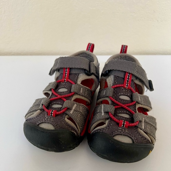 Keen toddler size 6 sandals - Picture 2 of 5